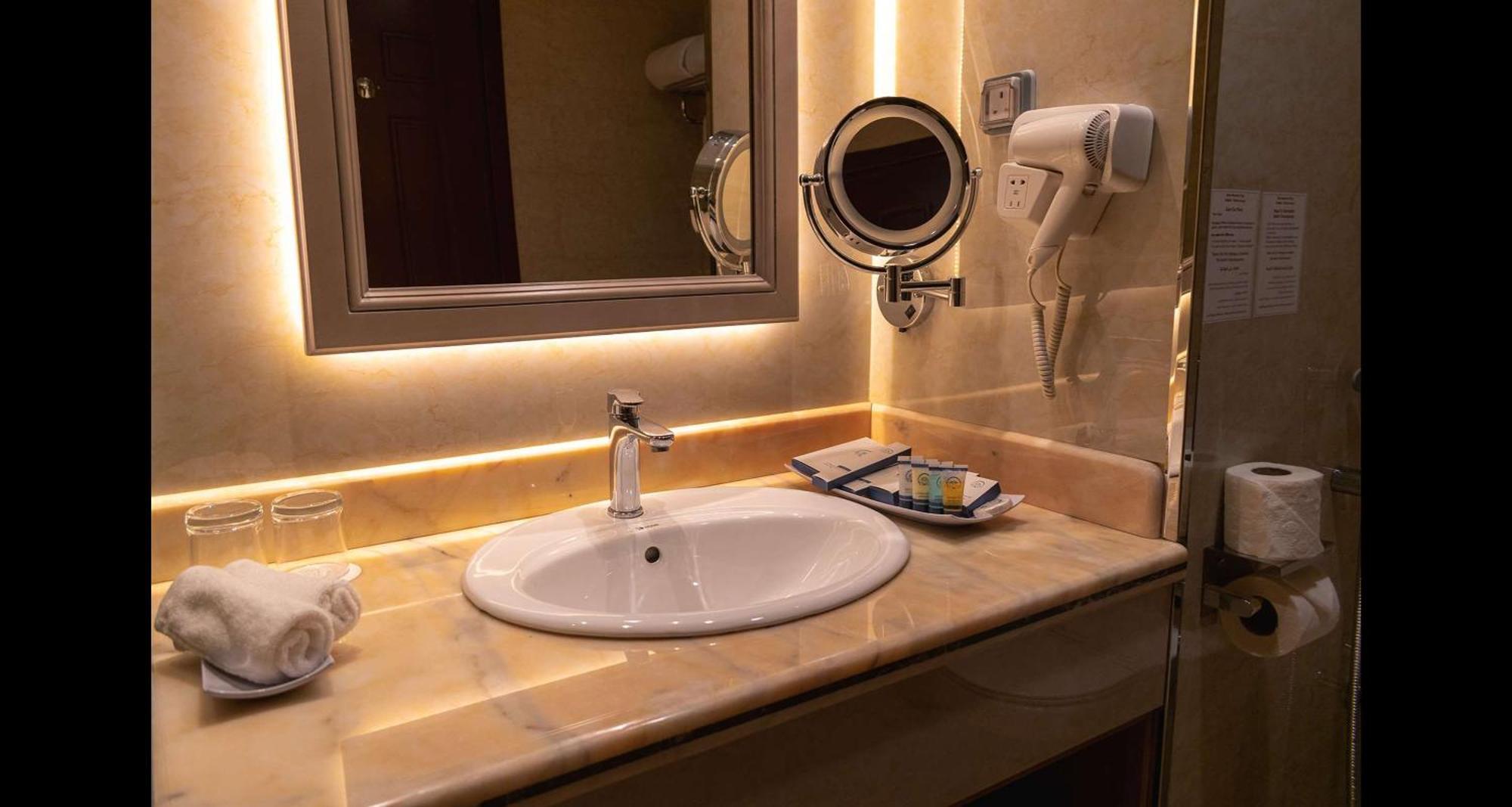 Best Western Plus Jeddah Hotel Madinah Road Extérieur photo