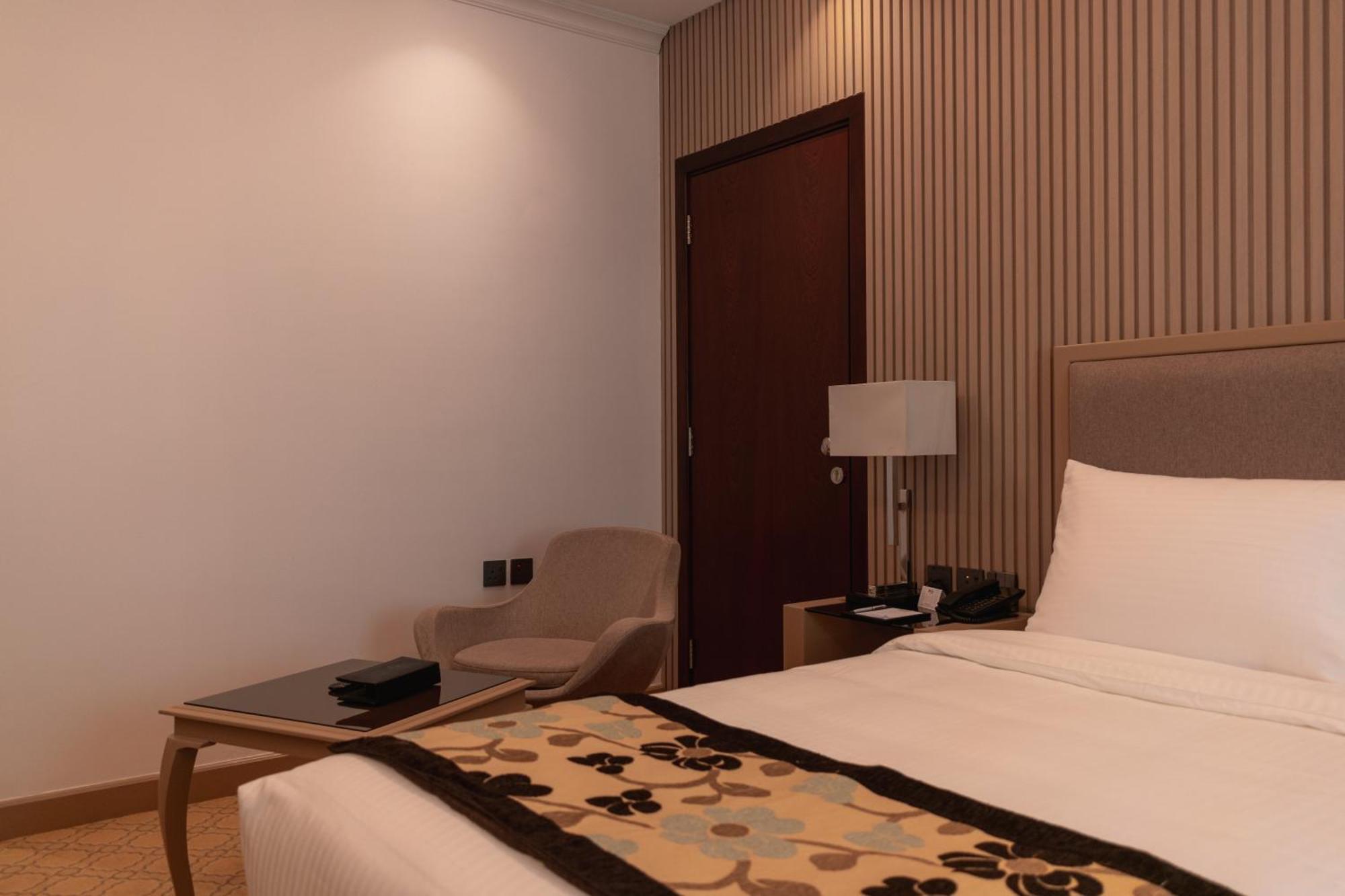 Best Western Plus Jeddah Hotel Madinah Road Extérieur photo