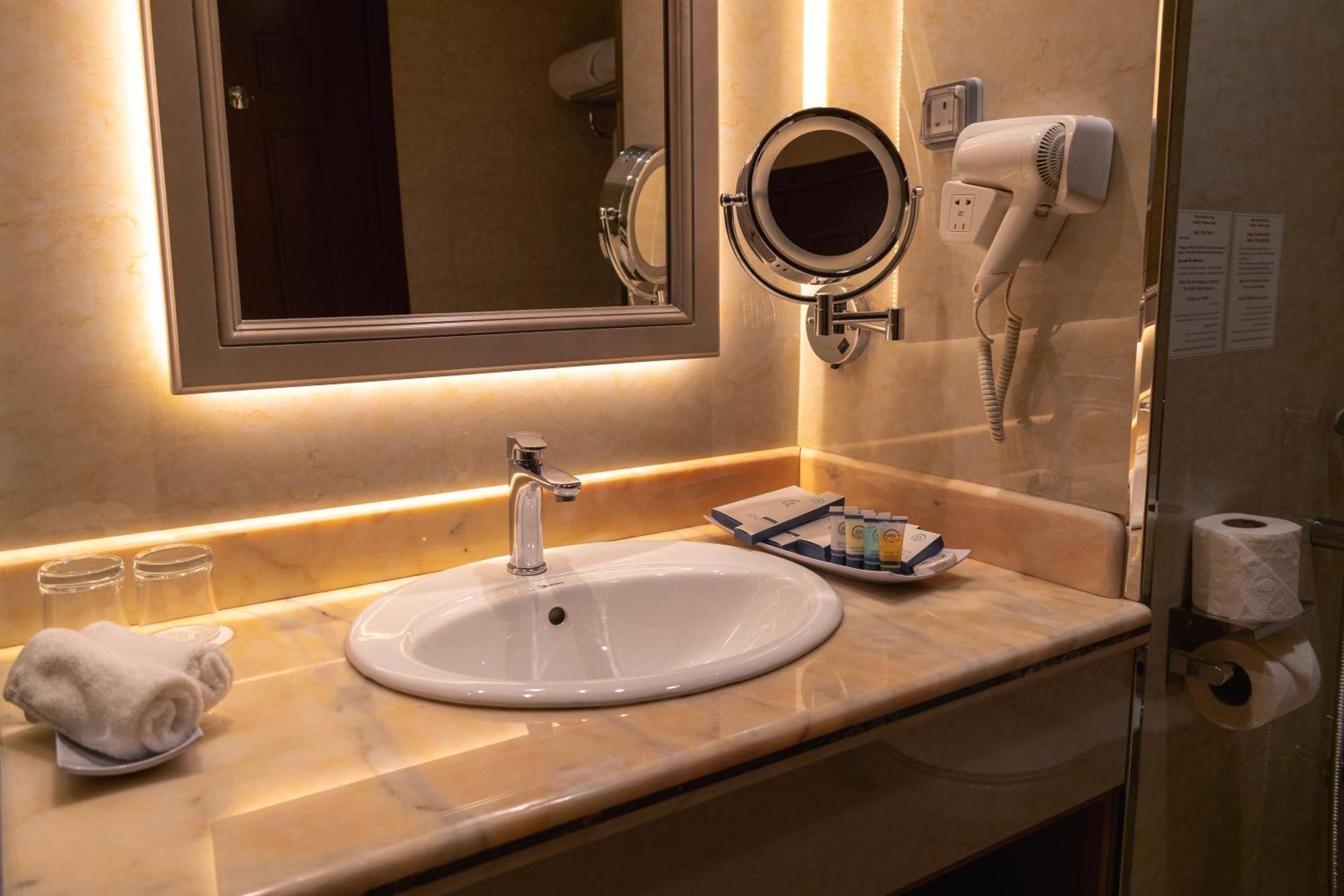 Best Western Plus Jeddah Hotel Madinah Road Extérieur photo